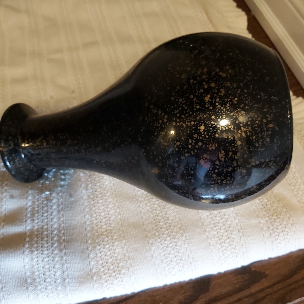 Black and gold decorator vase - Picture 2 of 6